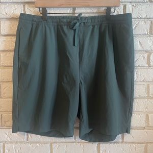 NWOT CUTS Crossover 7" Shorts